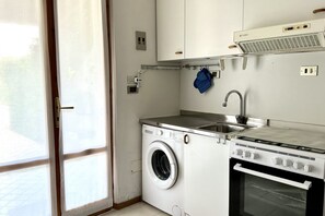 Fridge, microwave, oven - M405 - Marcelli, comfortable three-room apartment with garden (Marcelli)