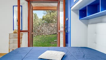 1 chambre, fer et planche Ă repasser, draps fournis