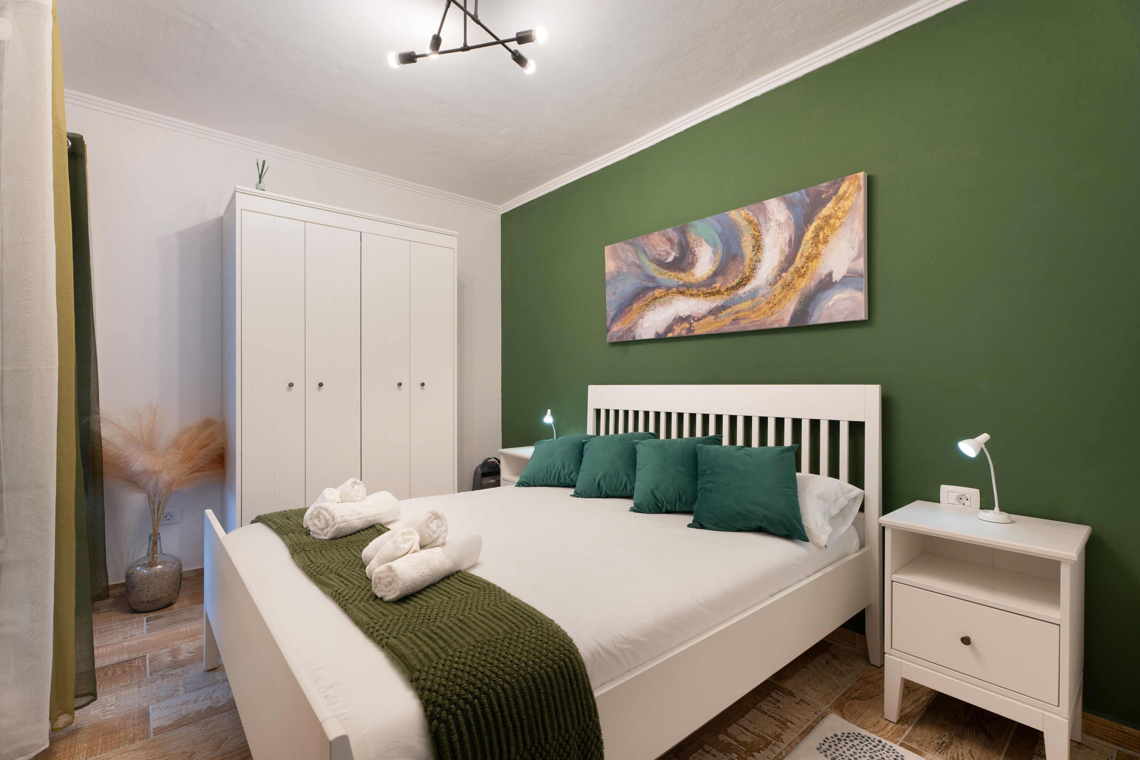 2 habitaciones, tabla de planchar con plancha y wifi gratis 
