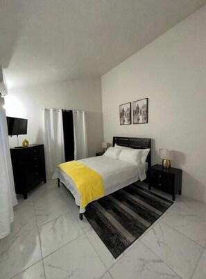 2 chambres, fer et planche à repasser, Wi-Fi, draps fournis