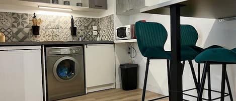 Fridge, microwave, stovetop, coffee/tea maker
