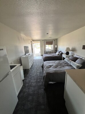 1 bedroom, WiFi, bed sheets - Anchor River Inn Room 9 (Anchor Point)