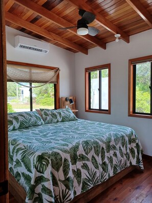 1 quarto, escrivaninha, ferros/tábuas de passar roupa, Wi-Fi de cortesia
