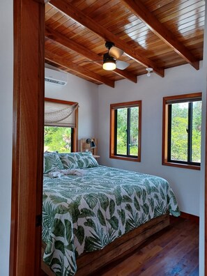 1 soverom, skrivebord, strykejern/-brett og wi-fi (inkludert)