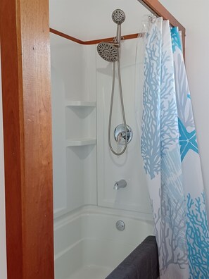 Haartrockner, Bidet, Handtücher
