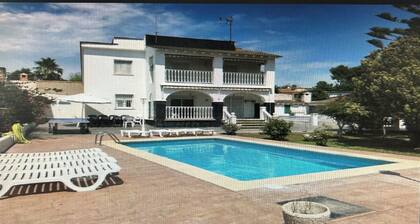 Chalet 'Villa Con Piscina Privada' with Private Pool, Private Terrace and Wi-Fi