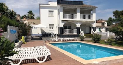 Chalet 'Villa Con Piscina Privada' with Private Pool, Private Terrace and Wi-Fi
