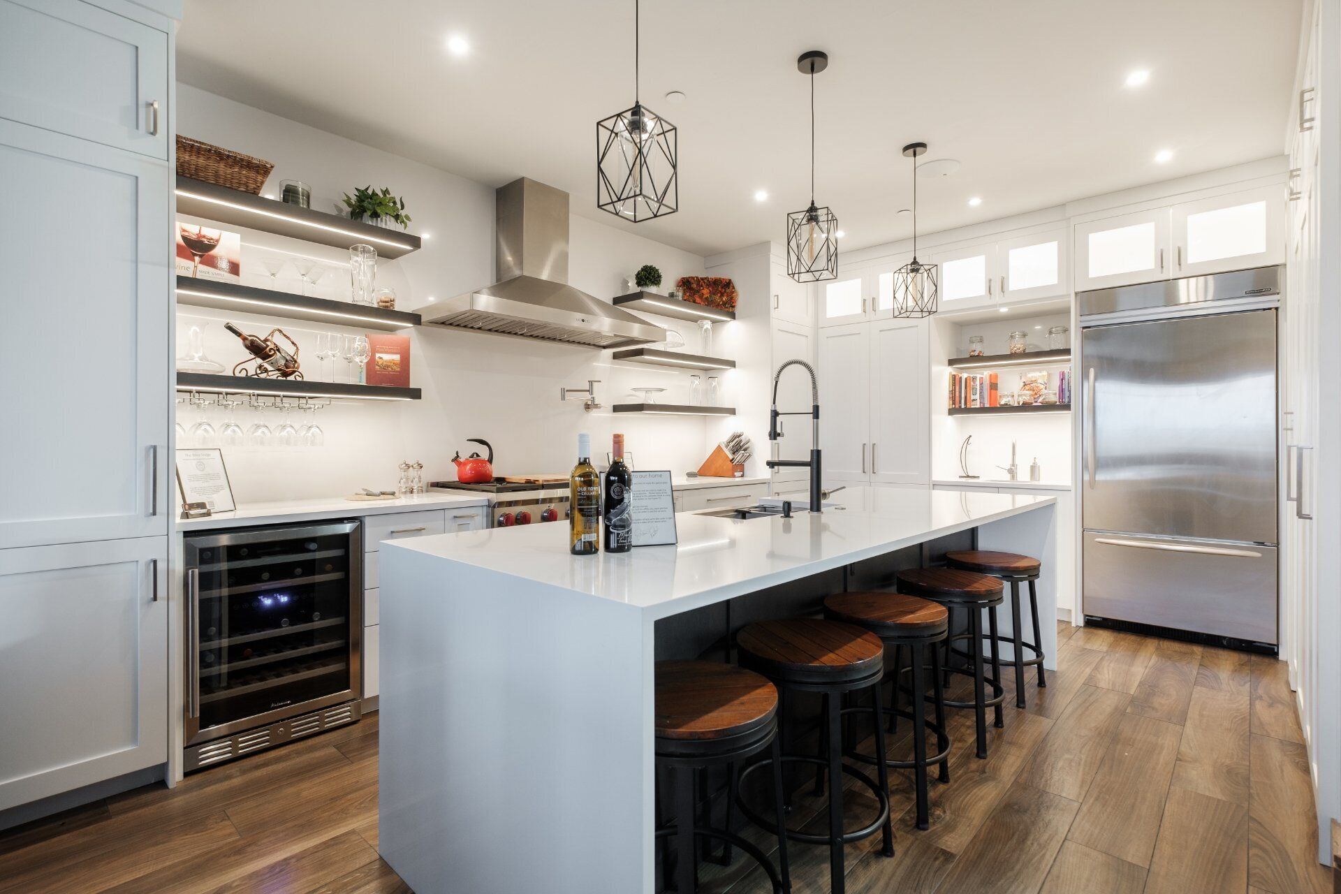 ثلاجة، ميكروويف، فرن، موقد طهي مسطح