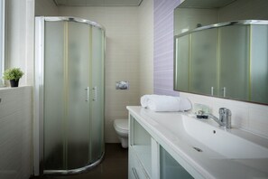 Hair dryer, towels - The Printhouse Boutique Studio 4 by Sea N' Rent (Haifa)