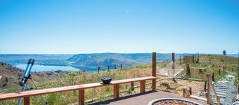 CloudDrift Villa - Romantic MountainTop Getaway with Spa, Sauna and Amazing View