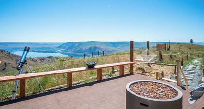 CloudDrift Villa - Romantic MountainTop Getaway with Spa, Sauna and Amazing View