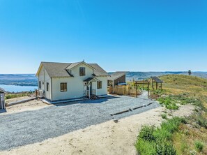Exterior - CloudDrift Villa - Romantic MountainTop Getaway with Spa, Sauna and Amazing View (Brewster)