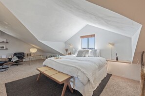 2 bedrooms, WiFi, bed sheets - CloudDrift Villa - Romantic MountainTop Getaway with Spa, Sauna and Amazing View (Brewster)