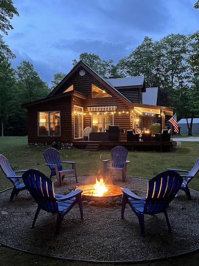 Paradise Acres- Enjoy the Vibrant Autumn Colors from the Comfort of the Cabin!