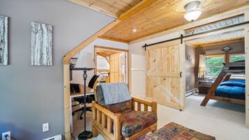 3 bedrooms, desk, iron/ironing board, travel crib