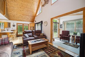 Smart-TV, Kamin, Bücher