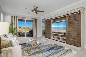 Smart TV, offices - Modern 2-bedroom + Den house in Seasons at Bonita Pickleball Gym Community Pool (Bonita Springs)