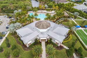 Exterior - Stylish 2-bedroom + Den house in Seasons at Bonita Pickleball Gym Community Pool (Bonita Springs)