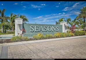 Property grounds - Stylish 2-bedroom + Den house in Seasons at Bonita Pickleball Gym Community Pool (Bonita Springs)