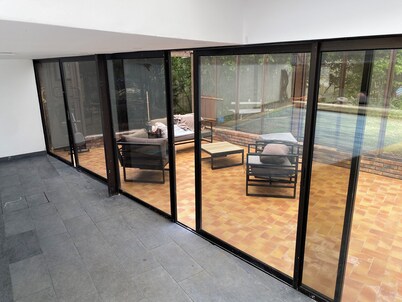 Villa 30 minutes from Paris with heated indoor pool 