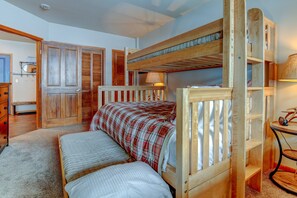2 bedrooms, iron/ironing board, travel crib, free WiFi