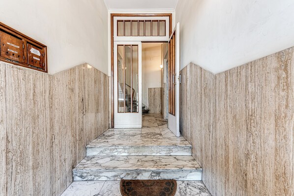 Interior - Apartment 'A Casa Di Sara 2 Zona Fortezza' with Private Terrace, Wi-Fi and Air Conditioning (Firenze)