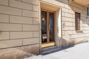 Exterior detail - Apartment 'A Casa Di Sara 2 Zona Fortezza' with Private Terrace, Wi-Fi and Air Conditioning (Firenze)