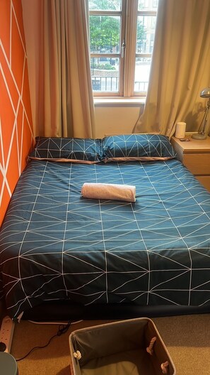 2 habitaciones, escritorio, tabla de planchar con plancha y wifi 