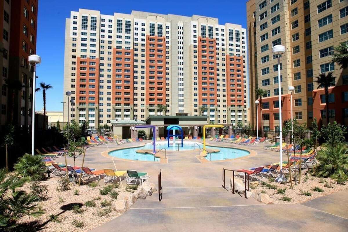 Terrific 2-bedroom condo in enchanting Las Vegas next to the Southpoint Casino