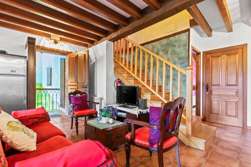 Apartment 'La Tenada' with Private Terrace, Private Garden and Wi-Fi