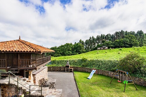 Apartment 'La Tenada' with Private Terrace, Private Garden and Wi-Fi