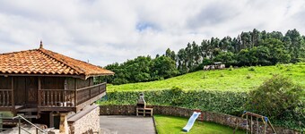 Apartamento 'La Tenada' con terraza privada, jardín privado y Wi-Fi