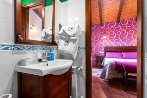 Ducha, secador de pelo, toallas