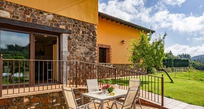 Apartment 'La Llosa' with Mountain Views, Private Terrace and Wi-Fi
