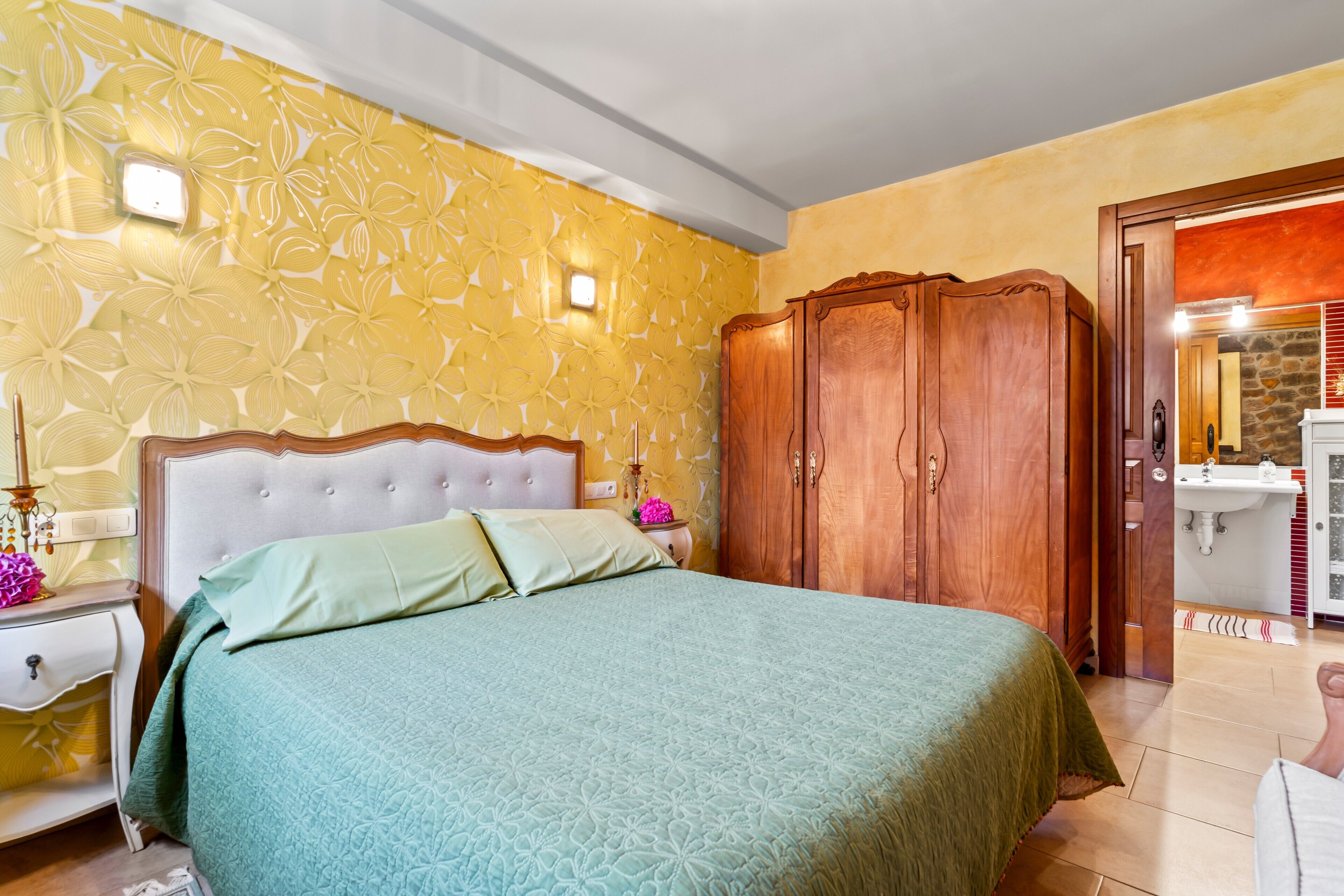1 dormitorio, tabla de planchar con plancha, wifi gratis y ropa de cama