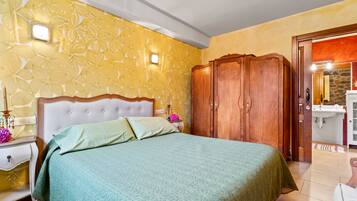 1 dormitorio, tabla de planchar con plancha, wifi gratis y ropa de cama