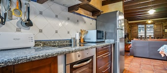 Farmhouse 'Pedregal' with Shared Terrace, Private Garden and Wi-Fi