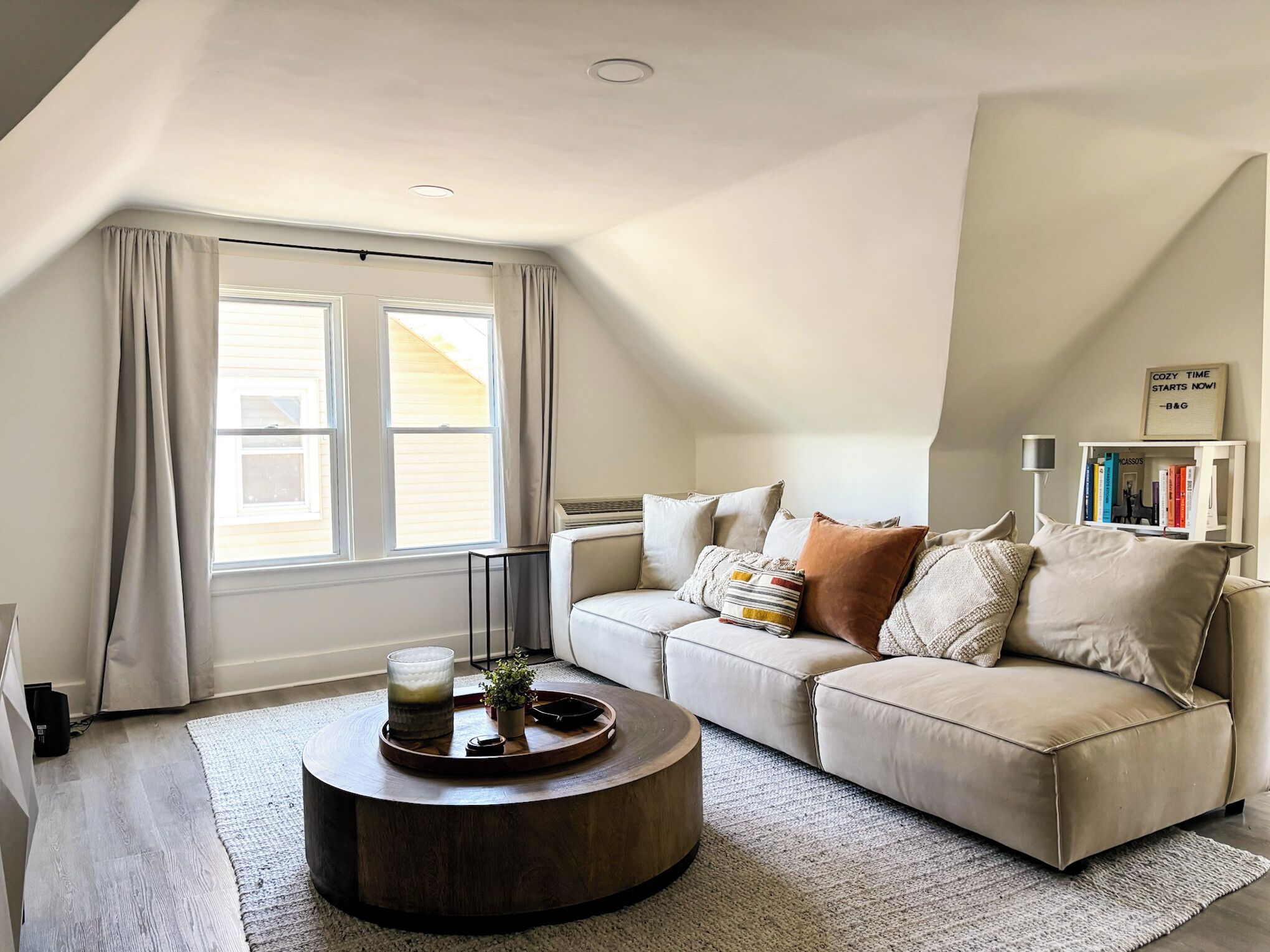 Edgewater Oasis - 1 BR - Walk to the Beach