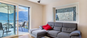 Apartment 'Robert' with Mountain View, Balcony and Wi-Fi