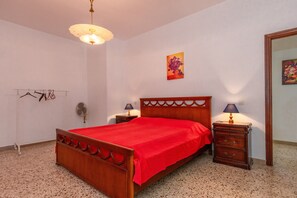 3 makuuhuonetta, ilmainen Wi-Fi, vuodevaatteet