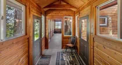 New! Cedar Chalet -on golf course, clubhouse access with gym, seasonal pool & hot tub