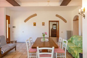 Dining - Holiday Home 'Poggio2' with Shared Pool, Private Garden and Wi-Fi (Fauglia)
