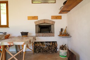 Outdoor dining - Holiday Home 'Poggio2' with Shared Pool, Private Garden and Wi-Fi (Fauglia)