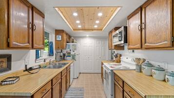 冰箱、微波炉、烤箱、炉灶