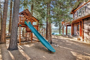 Children's area - Eagle Point Lake House at Big Bear Lake (Big Bear Lake)