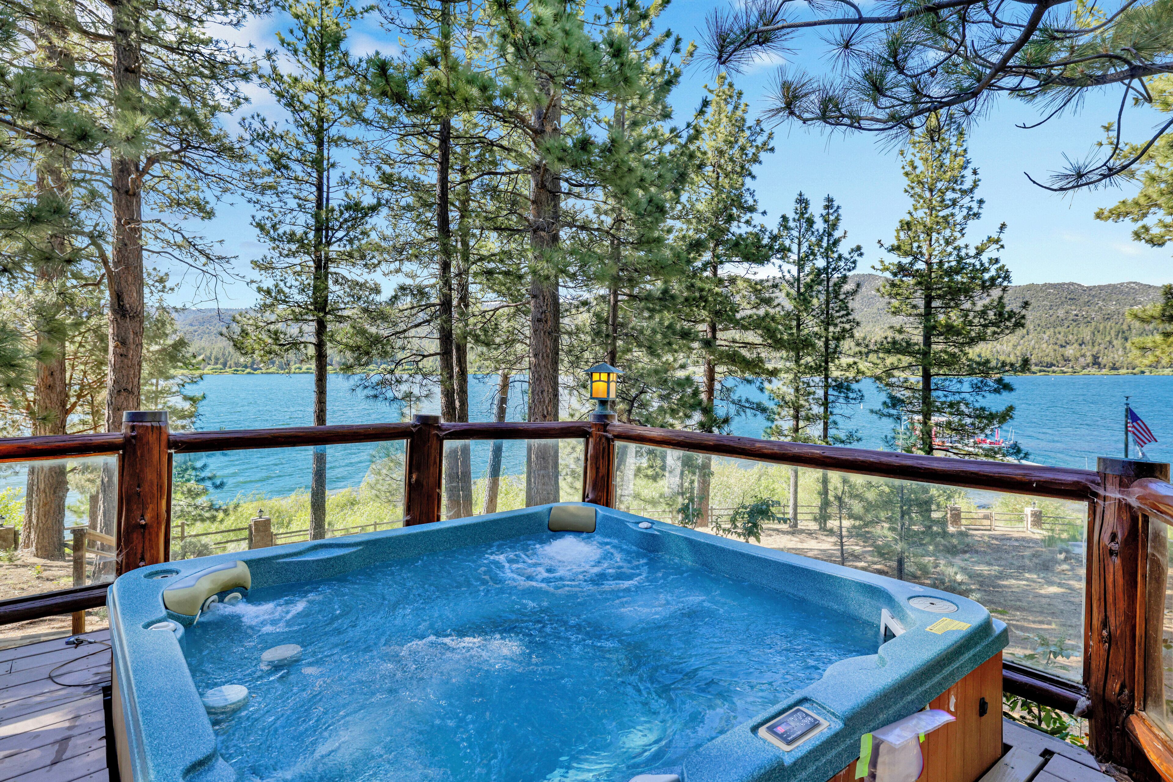 Tina de hidromasaje al aire libre