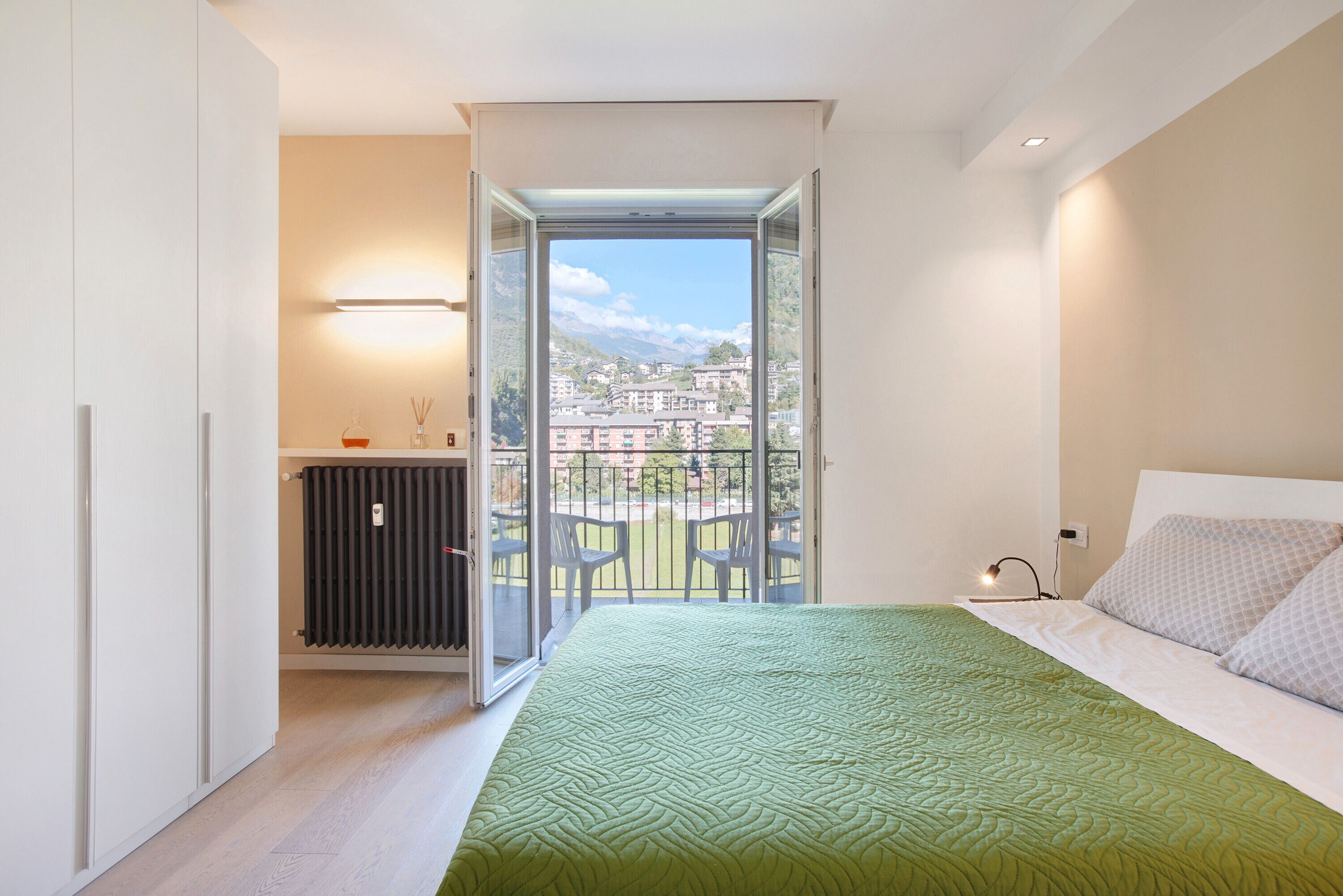 1 bedroom, bed sheets