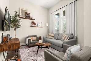 TV - Gorgeous, East Nashville Condo! (Nashville)