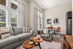 TV - Gorgeous, East Nashville Condo! (Nashville)