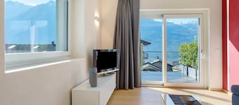 Appartement 'Aurelie' met Uitzicht op de Bergen, Balkon en WiFi